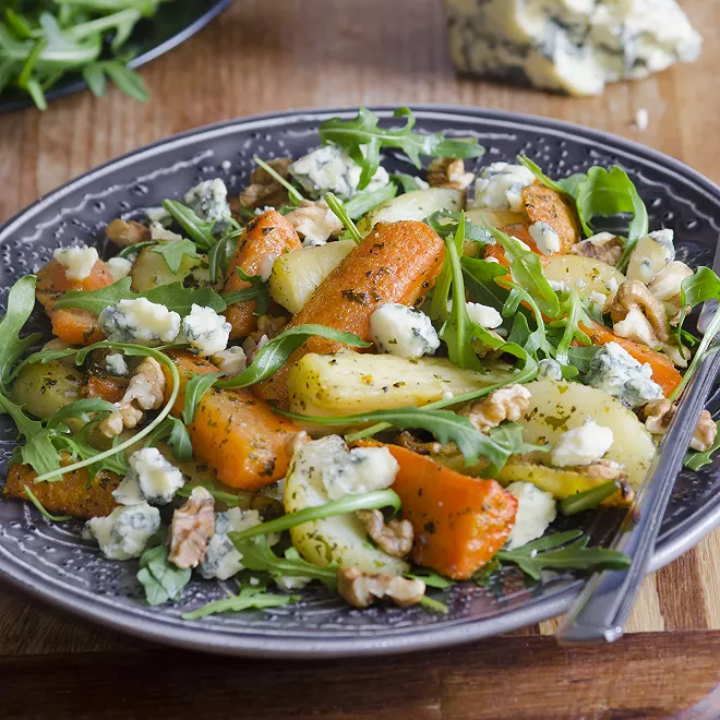 Salade froide de carottes panais au roquefort